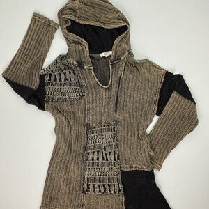 Gimmicks by BKE Women’s Black and Tan Hoodie Size Small